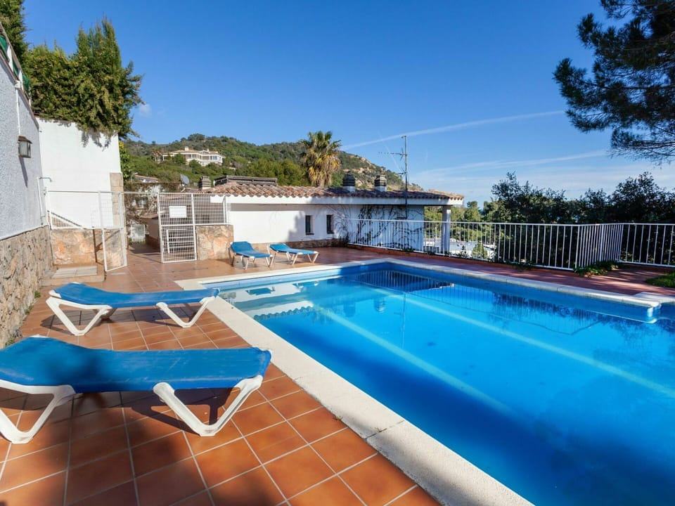 Swimming Pool, Property, Real Estate, Leisure, Vacation, House, Building, Resort, Sky, Villa