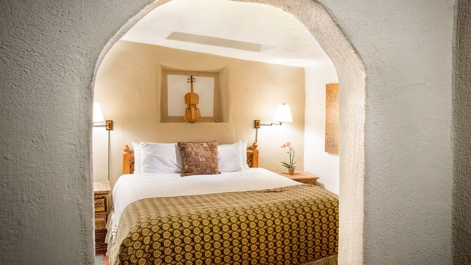 Standard Room, 1 Bedroom, Fireplace | Premium bedding, iron/ironing board, free cribs/infant beds