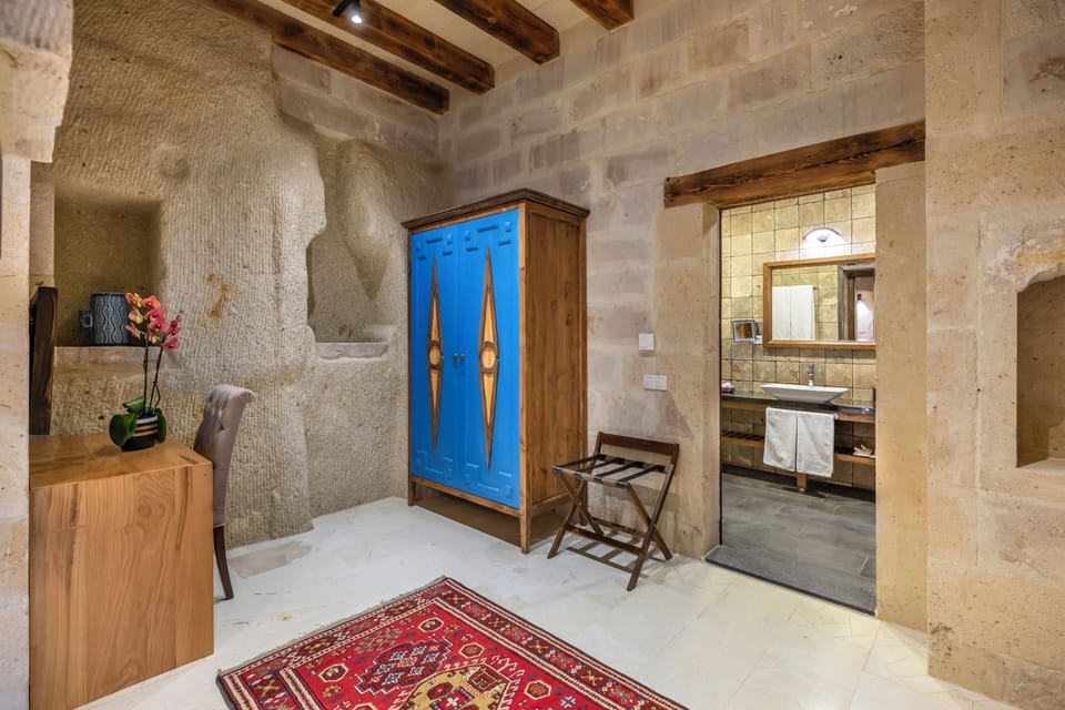 Deluxe Suite | 1 bedroom, premium bedding, in-room safe, individually decorated