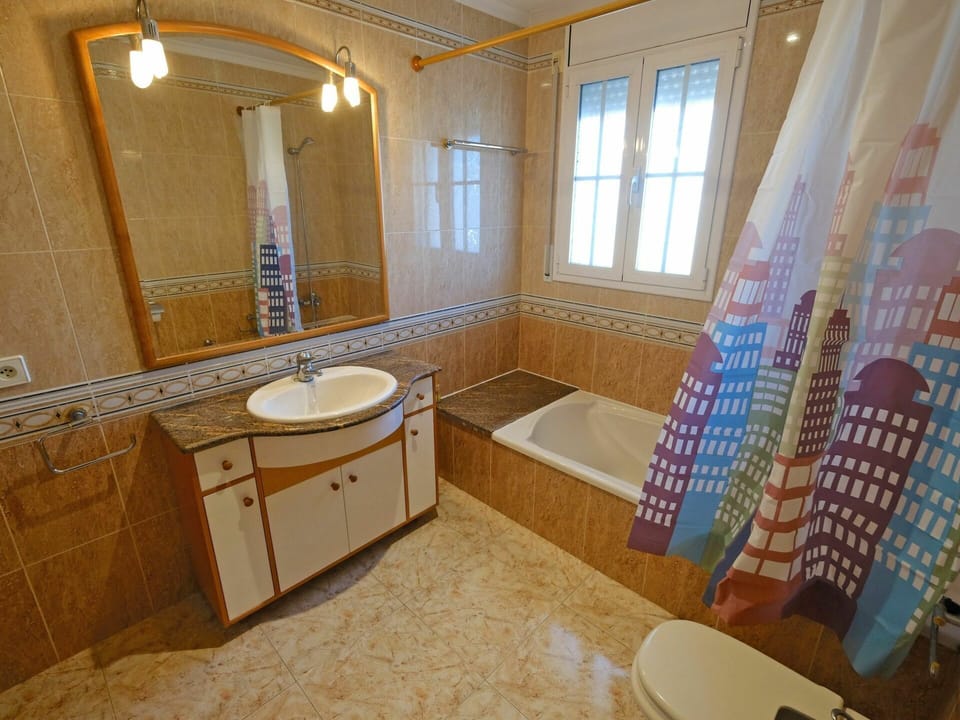Mirror, Plumbing Fixture, Bathroom Cabinet, Tap, Sink, Bathroom Sink, Window, Bathroom, Bathtub, Wood