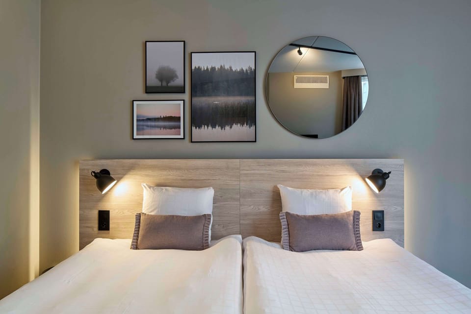 Twin Room | Desk, soundproofing, iron/ironing board, free cribs/infant beds