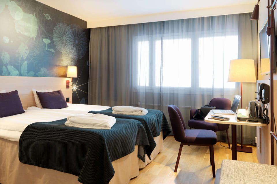 Superior Twin Room | Desk, laptop workspace, blackout drapes, iron/ironing board