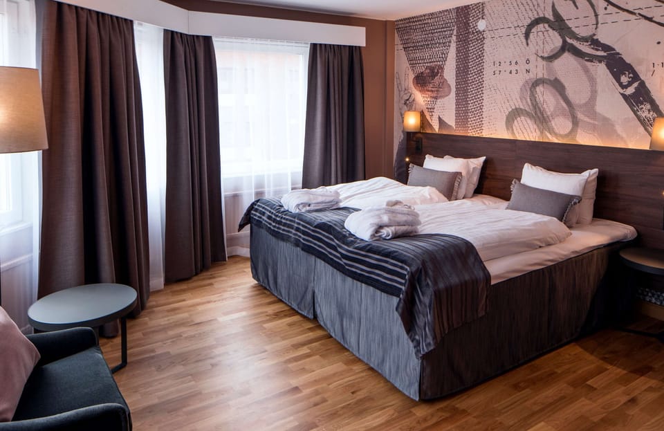 Junior Suite | In-room safe, desk, iron/ironing board, free cribs/infant beds