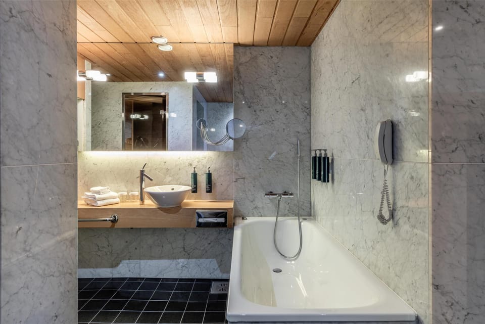 Presidential Suite, 1 Double Bed, Kitchenette, Sea View | Bathroom | Shower, free toiletries, hair dryer, towels
