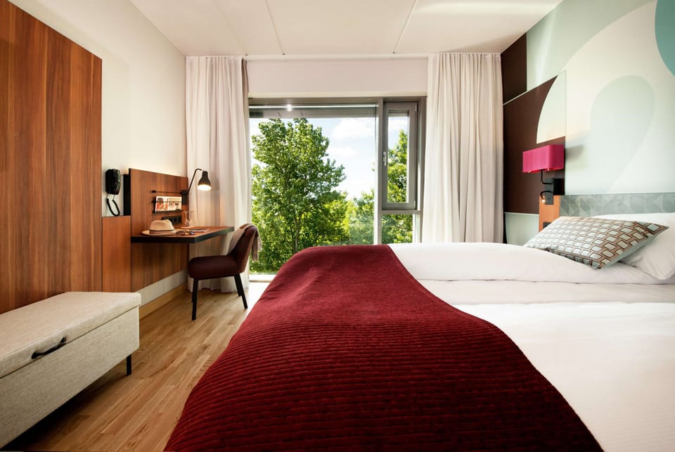Standard Twin Room | Desk, blackout drapes, free cribs/infant beds, free WiFi