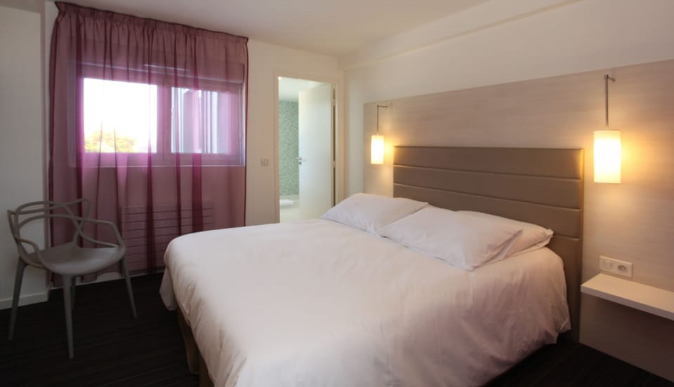 Standard Double Room, 1 Double Bed | Premium bedding, desk, soundproofing, free WiFi