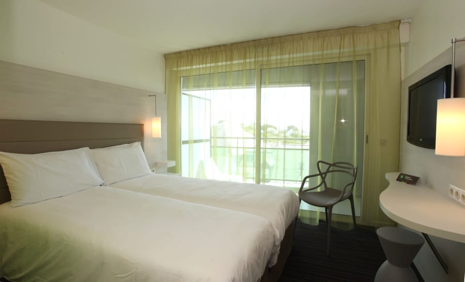 Standard Room, 2 Twin Beds | Premium bedding, desk, soundproofing, free WiFi