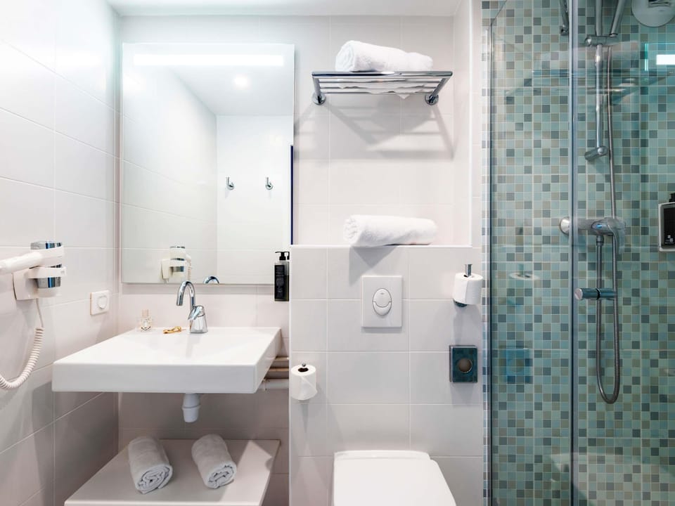 Standard Room, 2 Twin Beds | Premium bedding, desk, soundproofing, free WiFi