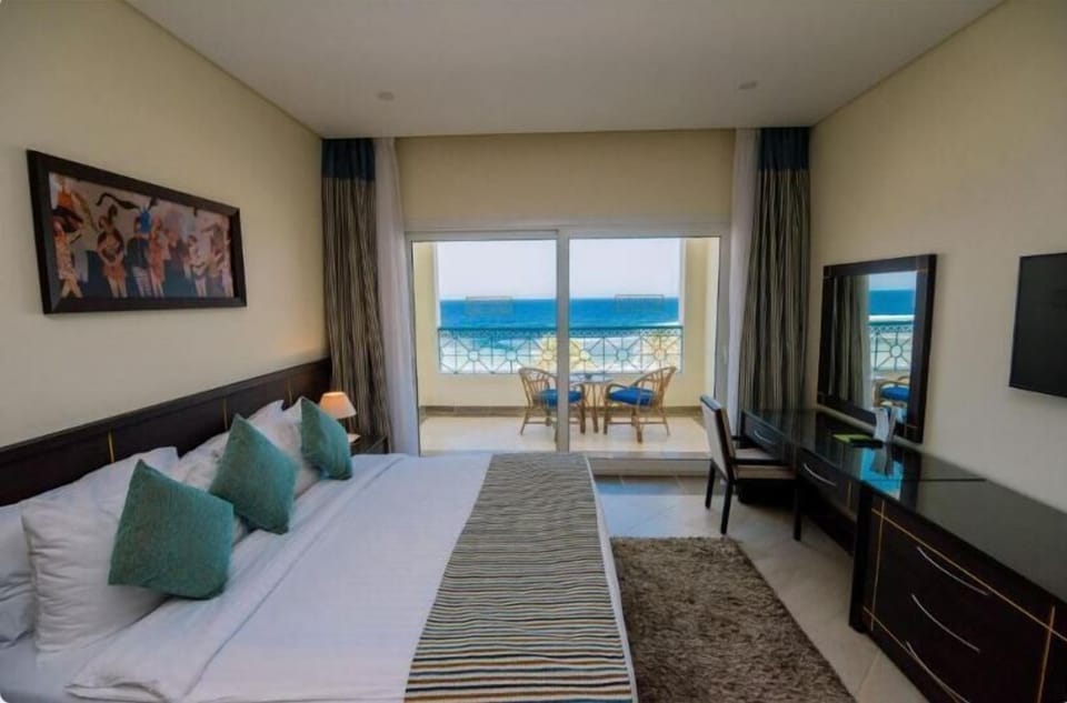 Deluxe Double or Twin Room, Beach View | Beach/ocean view