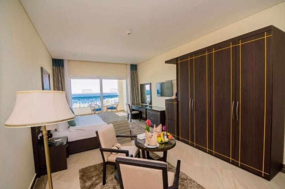 Deluxe Double or Twin Room, Beach View | In-room safe, individually furnished, desk, blackout drapes