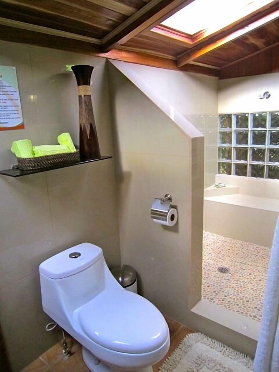 Honeymoon Bungalow, 1 Double Bed, Garden Area | Bathroom | Towels