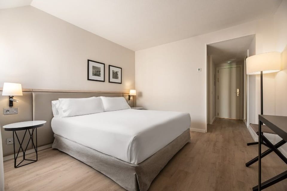 Deluxe Double Room | Down comforters, minibar, in-room safe, desk