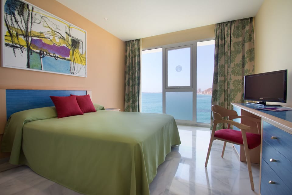 In-room safe, desk, WiFi (free), bed sheets