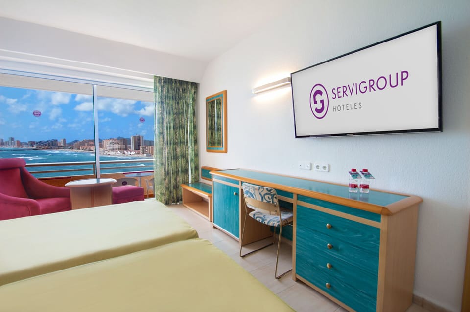 In-room safe, desk, WiFi (free), bed sheets