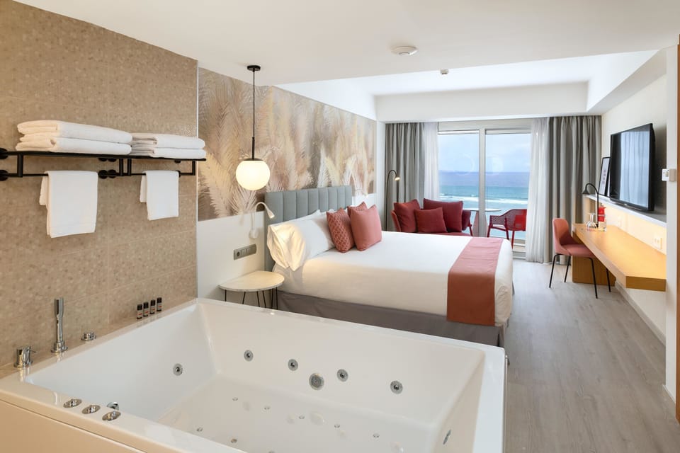 Romantic Room | Down comforters, minibar, in-room safe, desk