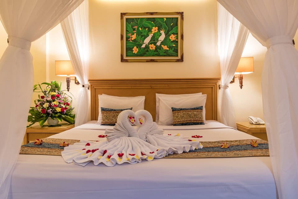 Romantic Room | Minibar, in-room safe, desk, iron/ironing board
