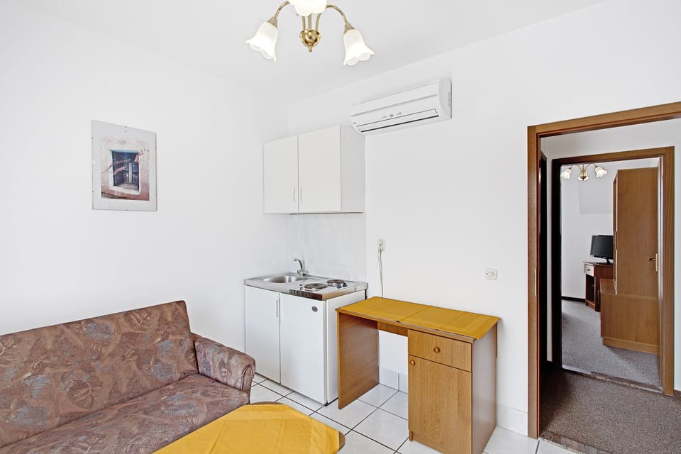 Comfort Apartment, 1 Bedroom, Balcony, Sea View | Private kitchenette