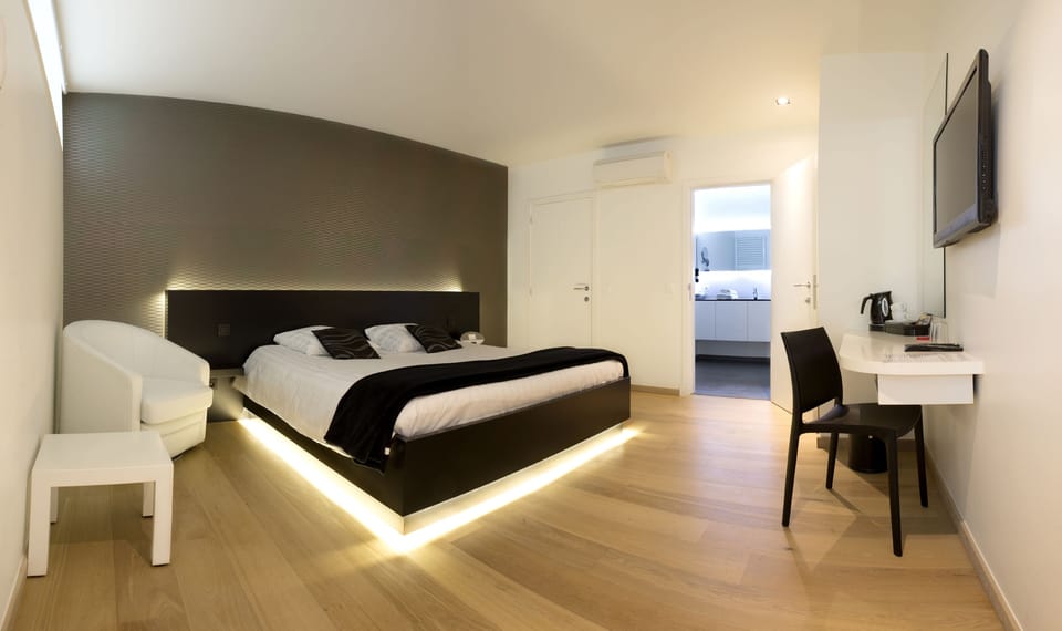 Deluxe Double Room | Premium bedding, minibar, in-room safe, desk