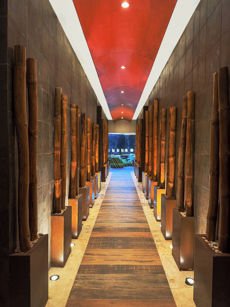Couples treatment rooms, sauna, hot tub, steam room, body treatments