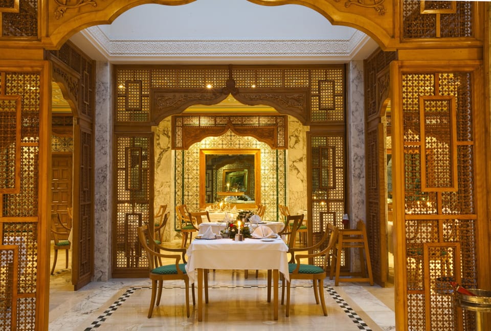 4 restaurants; breakfast, lunch, and dinner served