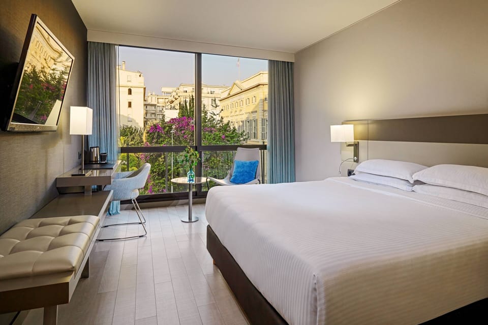 Superior Room, 1 King Bed, Garden View | Premium bedding, in-room safe, desk, laptop workspace