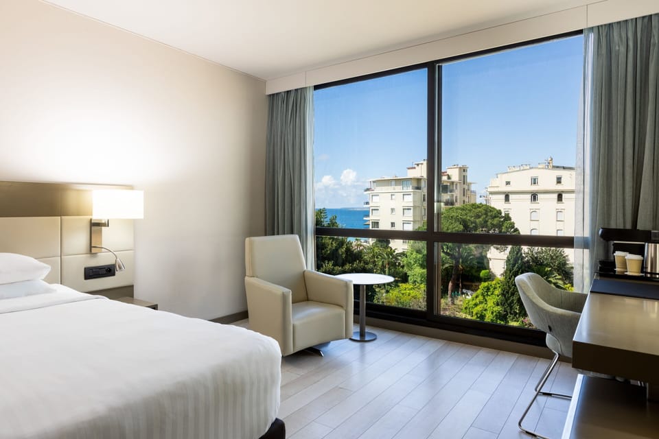 Deluxe Room, 1 King Bed, Sea View | Beach/ocean view