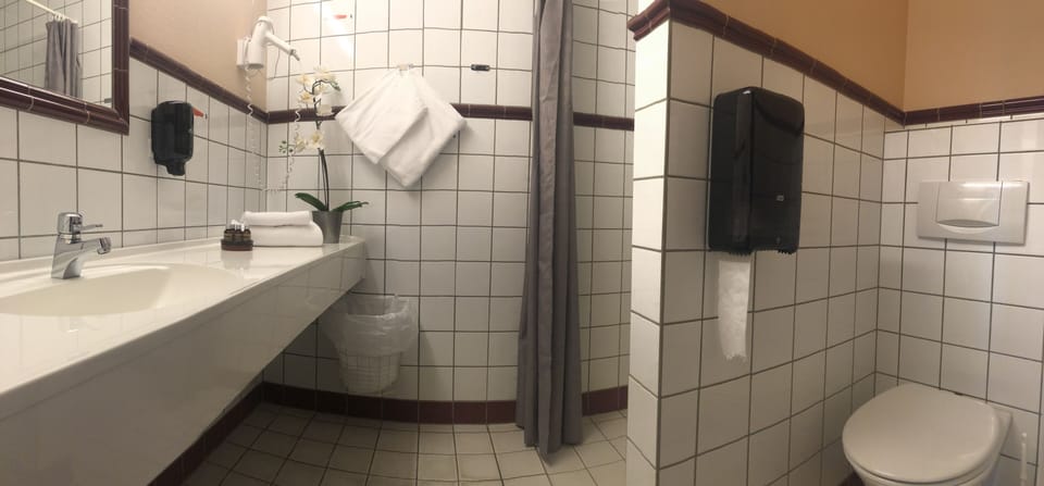 Shower, towels, soap, shampoo