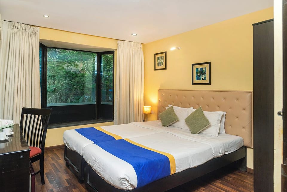 Standard Room, 1 Double or 2 Twin Beds | Select Comfort beds, in-room safe, desk, iron/ironing board