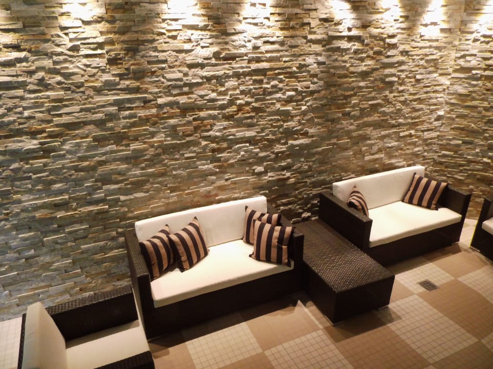 Indoor pool, sun loungers