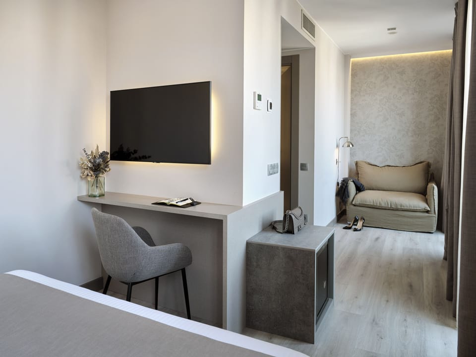 Junior Suite, Terrace | Egyptian cotton sheets, premium bedding, down comforters