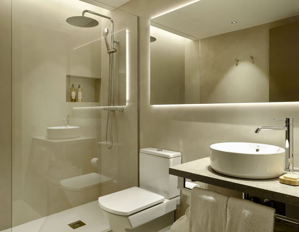 Deluxe Double Room | Egyptian cotton sheets, premium bedding, down comforters