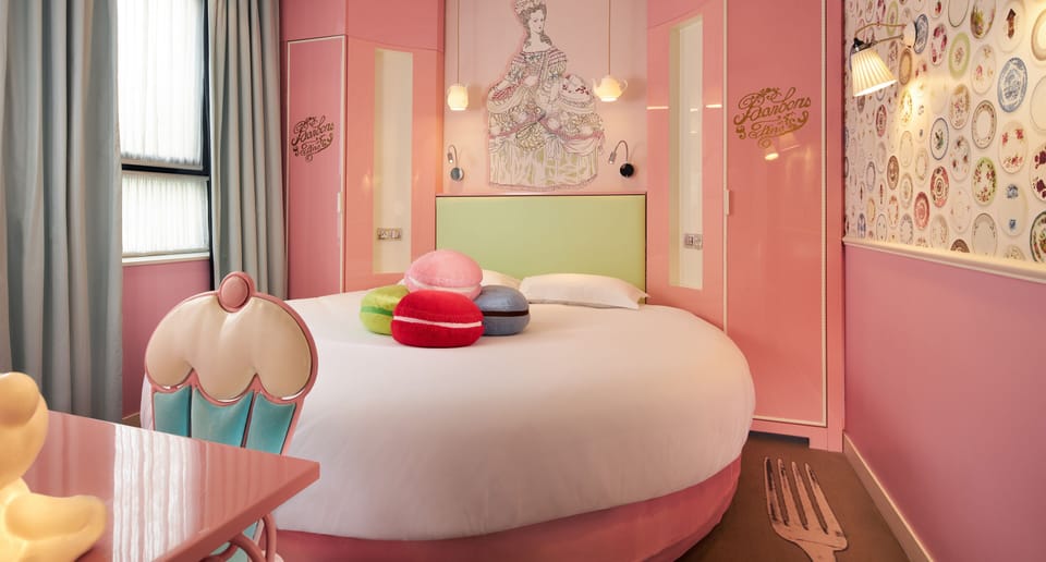 Classic Double or Twin Room | Minibar, in-room safe, desk, soundproofing