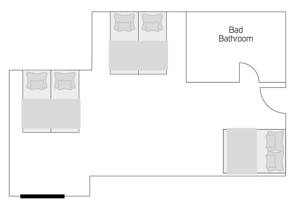 Room for 6 people | Hypo-allergenic bedding, desk, laptop workspace, blackout drapes