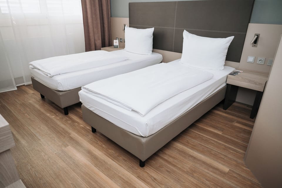 Standard Double Room | Desk, laptop workspace, soundproofing, free WiFi