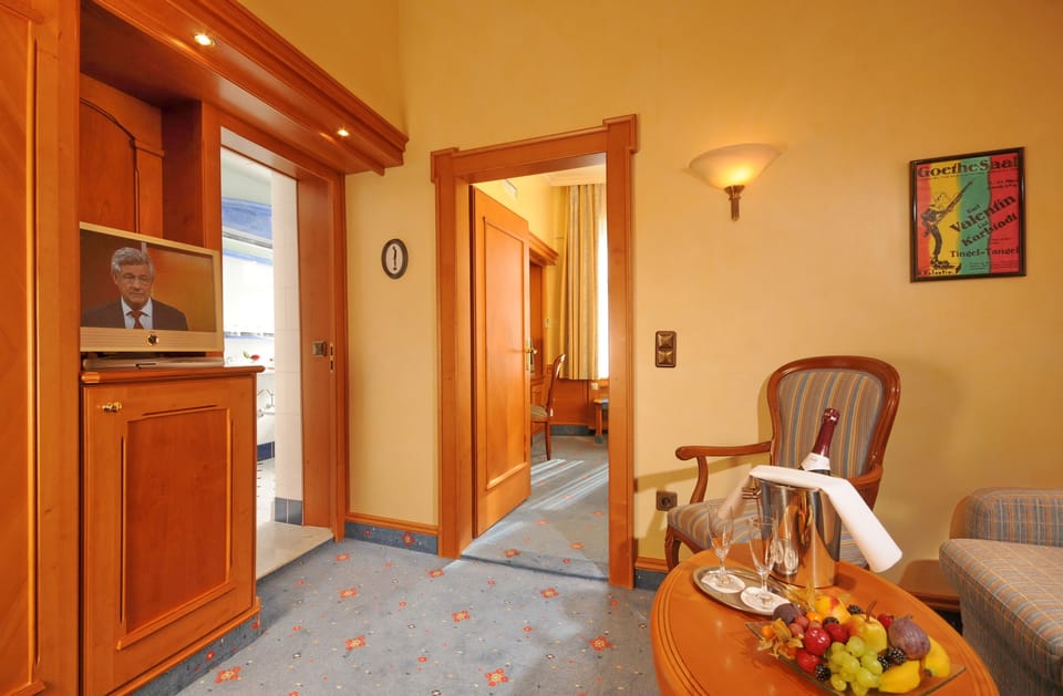 Junior Suite | Free minibar items, in-room safe, desk, blackout drapes