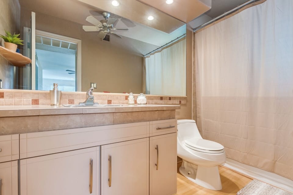Upstairs Bathroom
