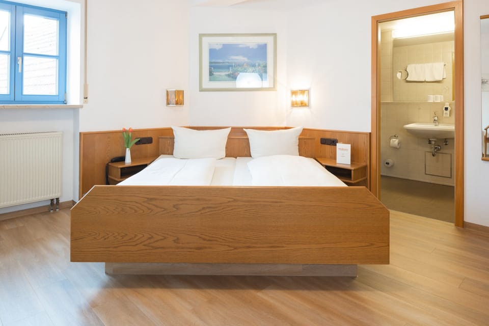 Standard Double Room | Minibar, desk, laptop workspace, soundproofing