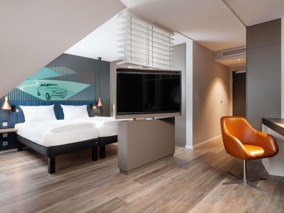 Premium Room, 1 Double Bed | Desk, laptop workspace, blackout drapes, soundproofing