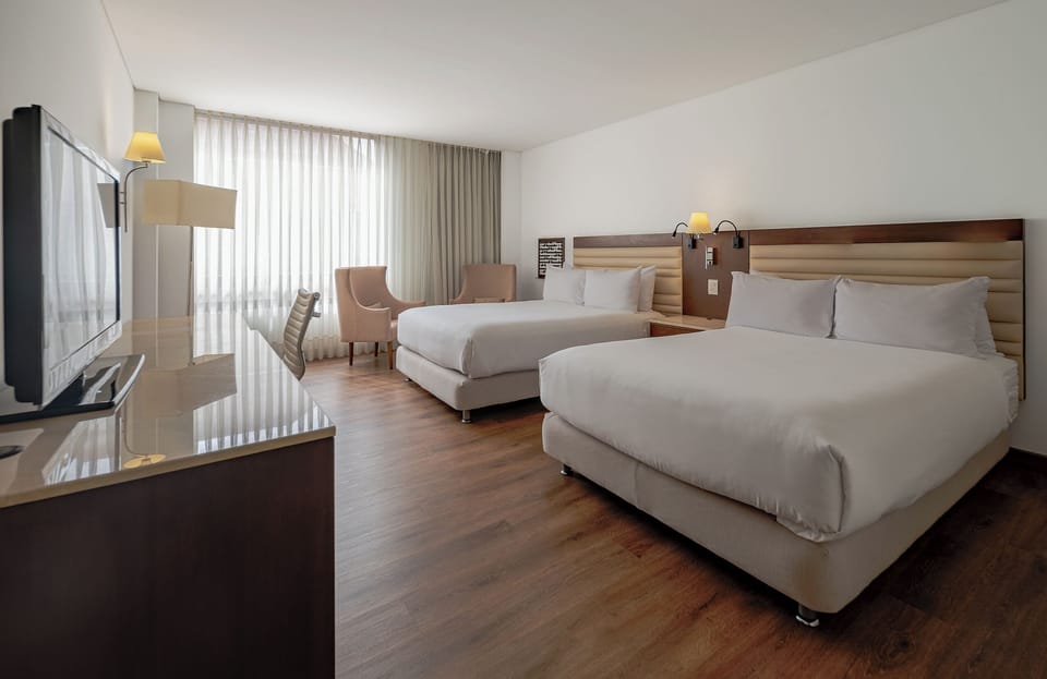 Twin Room | Premium bedding, in-room safe, desk, laptop workspace
