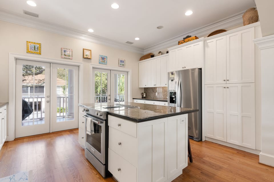 Wolfe Cottage - glass top range, stainless appliances