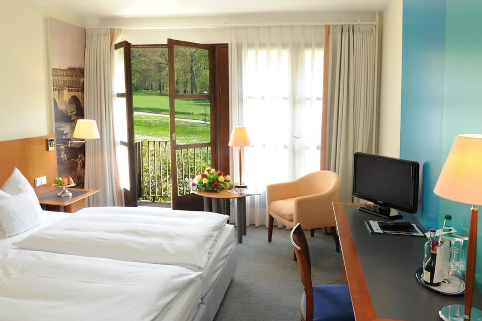 Comfort Double Room, Annex Building | Down comforters, in-room safe, soundproofing, free WiFi