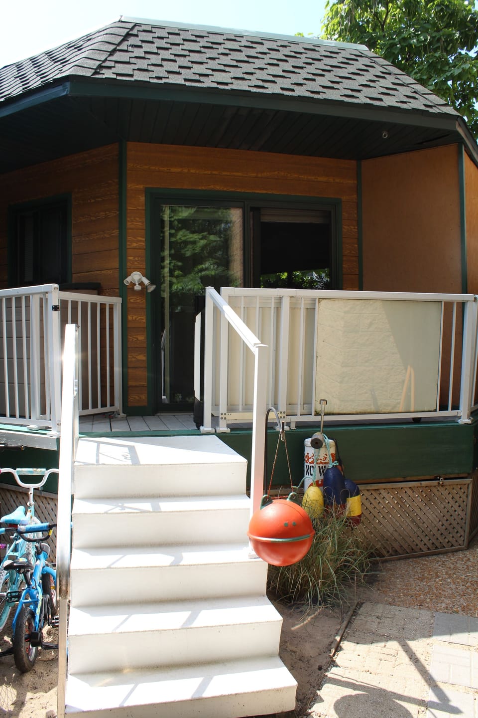 Small Cottage like tiny house; back of property behind main house. No Lake View.