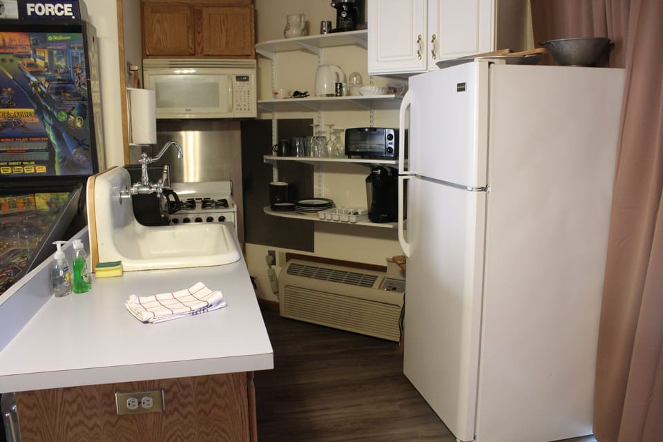 Full Kitchen Without Dishwasher.