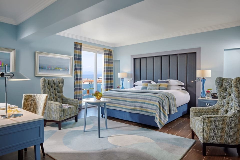Trafalgar Suite | Premium bedding, in-room safe, desk, laptop workspace