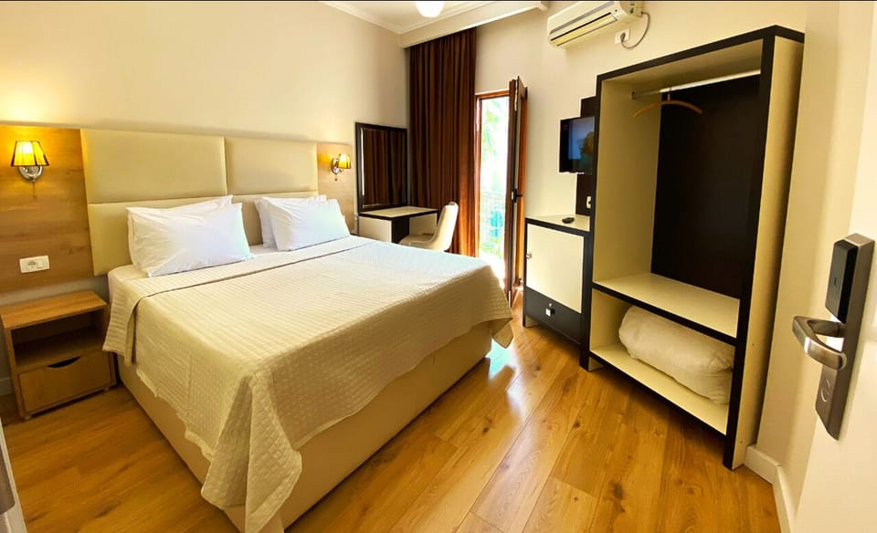 Superior Double Room | Minibar, individually furnished, free WiFi, bed sheets