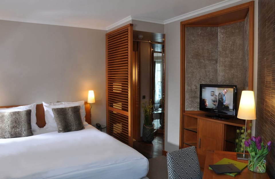 Hypo-allergenic bedding available, minibar, in-room safe, desk
