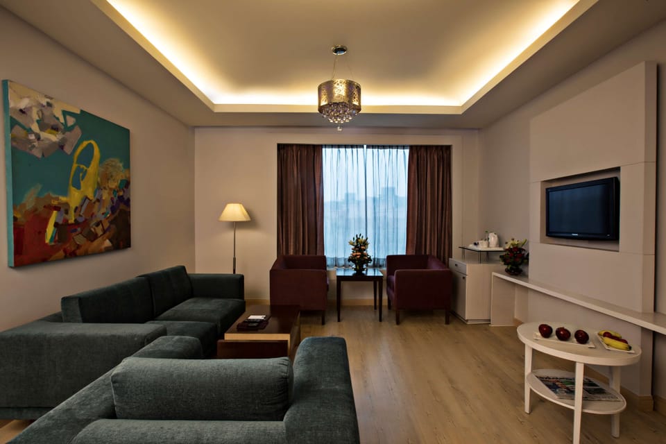 Premium bedding, minibar, in-room safe, desk