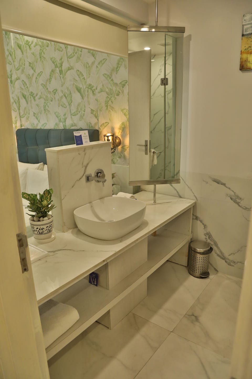 Superior Room, 1 Double Bed | Bathroom | Shower, free toiletries, hair dryer, slippers