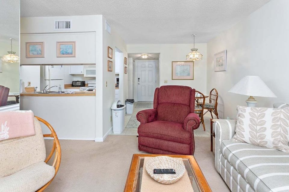 Shipwatch 210 - Living room area with comfy furniture