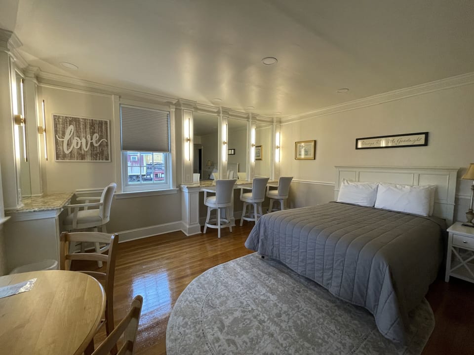 Farmhouse Efficiency Suite, 1 Queen Bed, 1 Double Bed (NOT CABOOSE) | Individually decorated, individually furnished, blackout drapes
